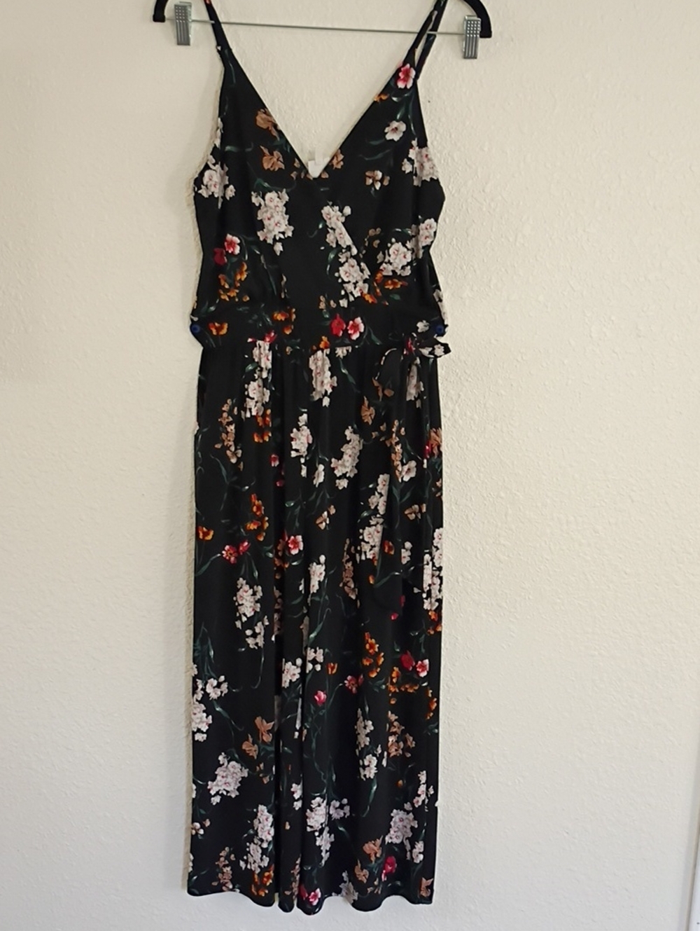 Jumpsuit Dress. Kaileigh Black Floral V-Neck Spaghetti Stra